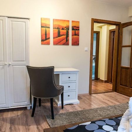 Spacious And Quiet Attic Flat In Centre Prague Ngoại thất bức ảnh