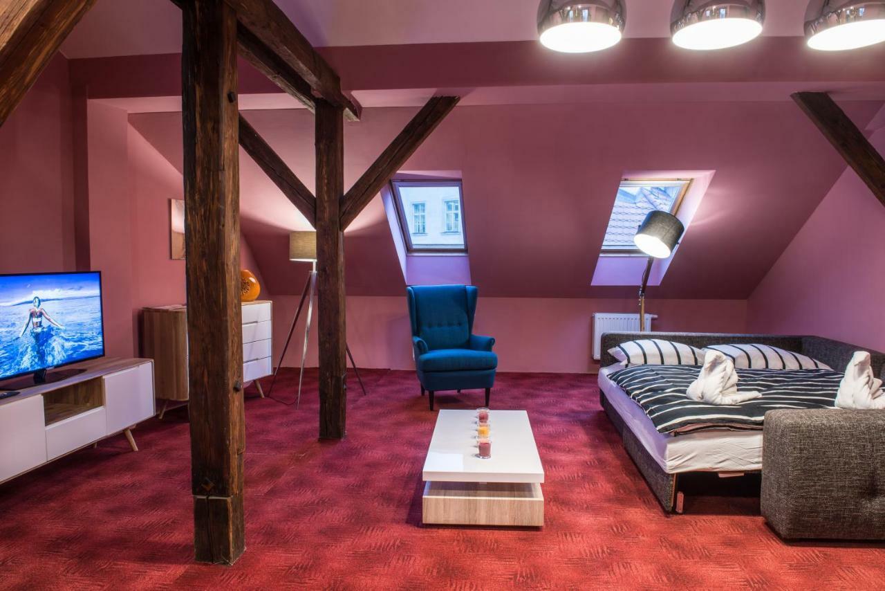 Spacious And Quiet Attic Flat In Centre Prague Ngoại thất bức ảnh