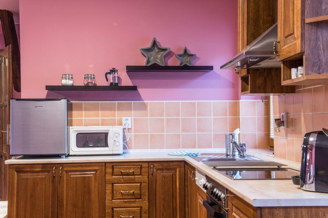 Spacious And Quiet Attic Flat In Centre Prague Ngoại thất bức ảnh