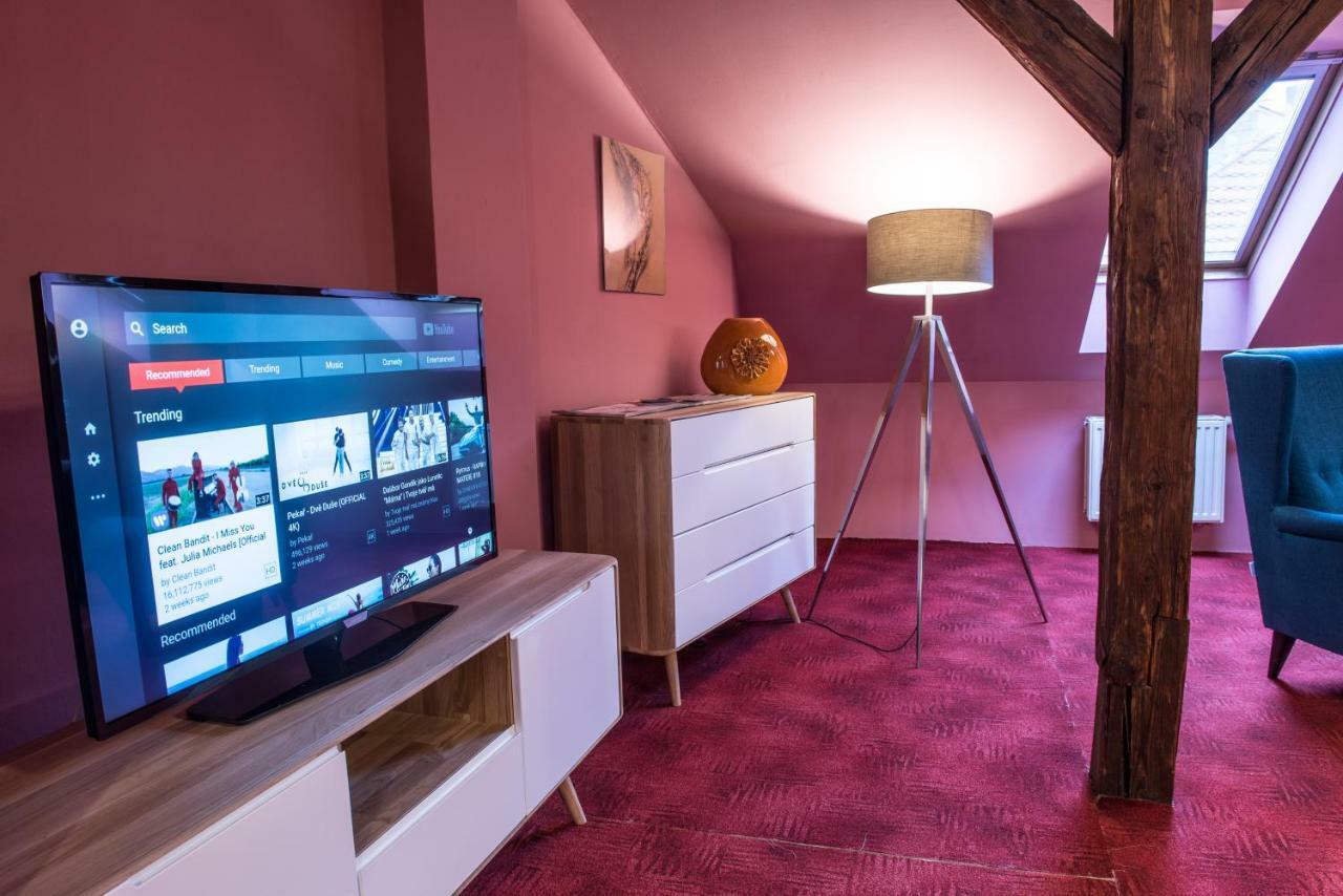 Spacious And Quiet Attic Flat In Centre Prague Ngoại thất bức ảnh