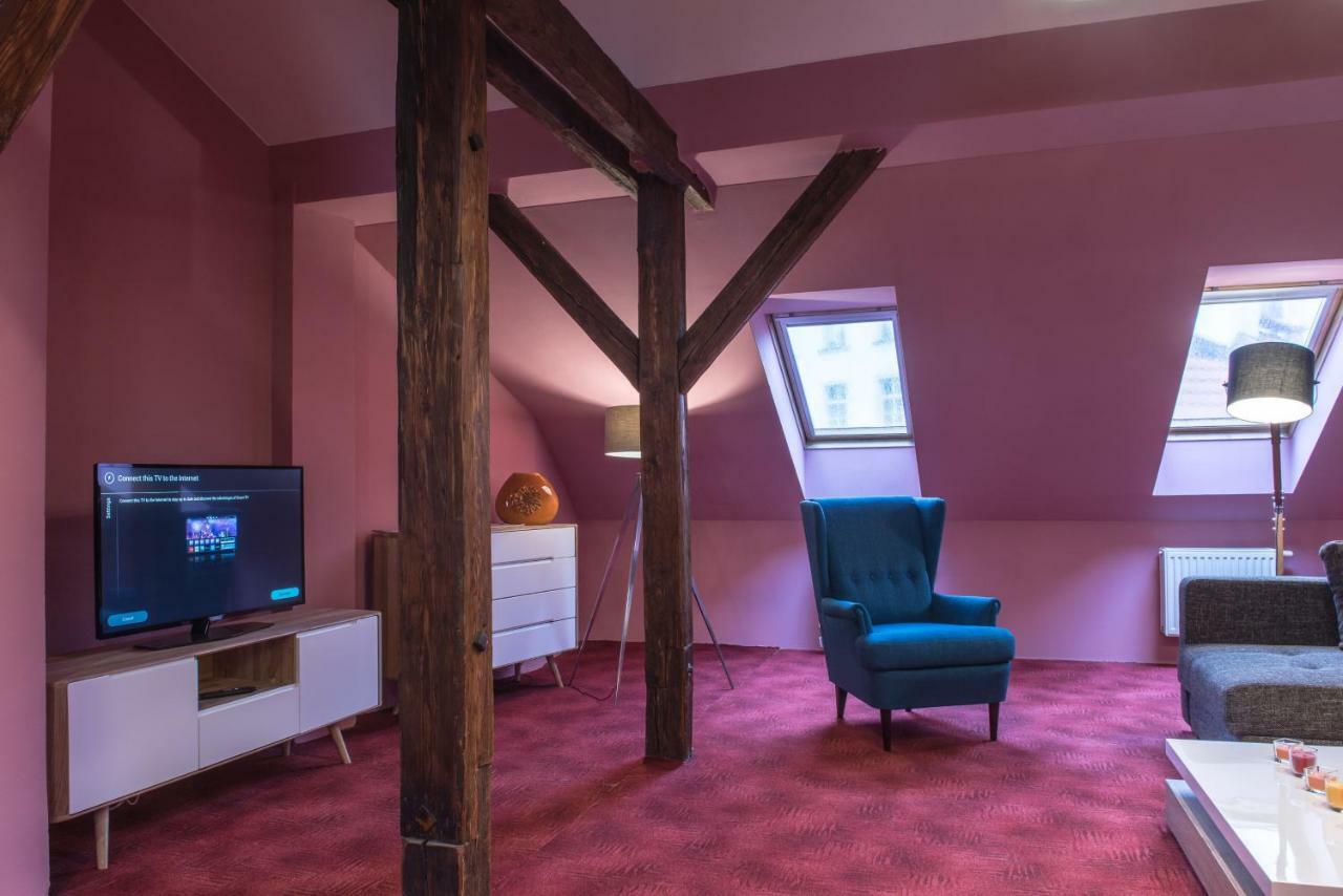 Spacious And Quiet Attic Flat In Centre Prague Ngoại thất bức ảnh