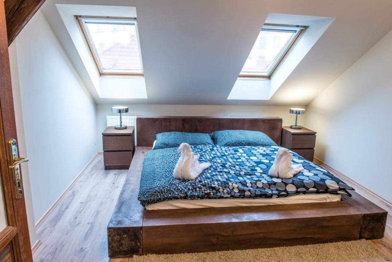 Spacious And Quiet Attic Flat In Centre Prague Ngoại thất bức ảnh
