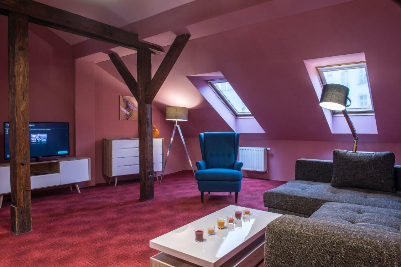 Spacious And Quiet Attic Flat In Centre Prague Ngoại thất bức ảnh