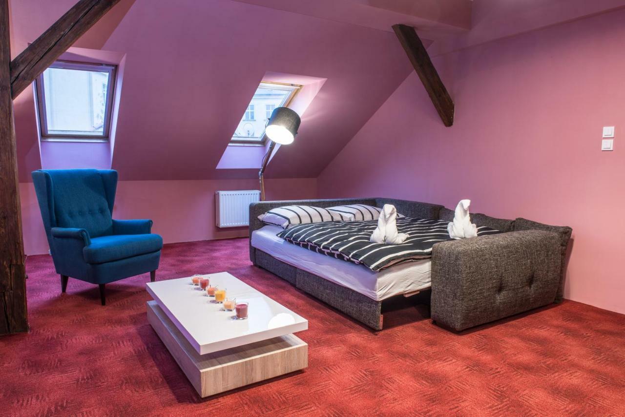 Spacious And Quiet Attic Flat In Centre Prague Ngoại thất bức ảnh
